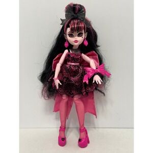 Monster High doll Draculaura Doll in Monster Ball Party with accessories